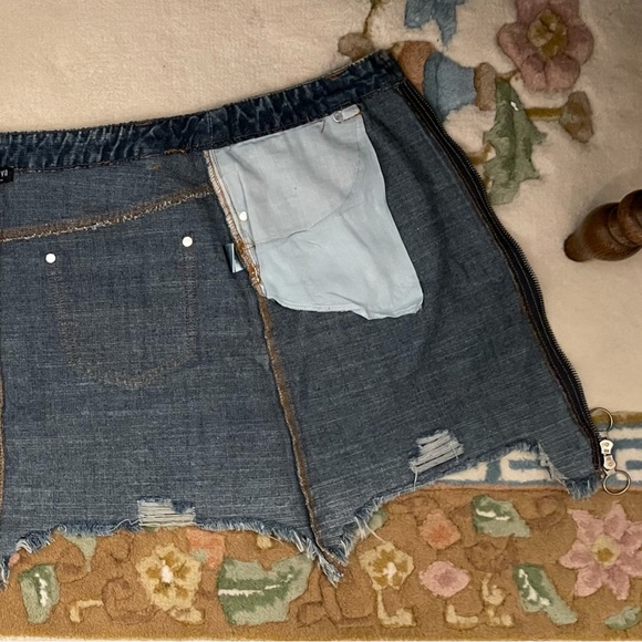 Fashion Nova Denim Skirt with vertical zipper. Size (M) Medium - Picture 6 of 13